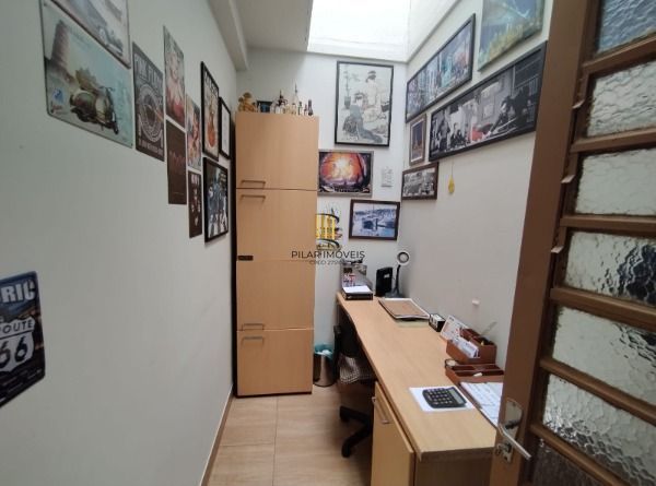 Casa em Porto Alegre, no bairro Vila Nova, com 2 dormitório(s), e 2 banheiros, à