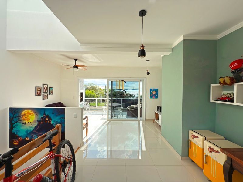 Casa com vista para o Rio e 3 dormitórios