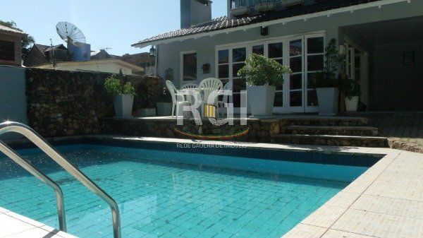 Casa para Venda - 340m², 3 dormitórios, sendo 2 suites, 6 vagas - Jardim Isabel