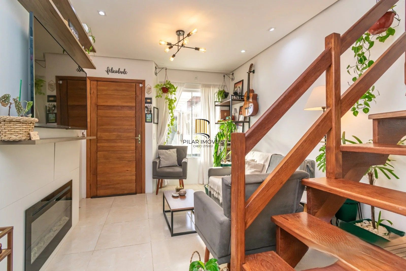 Excelente sobrado, semimobiliado,  com 77m², 2 dormitórios e 1 vaga de garagem. À venda no Hípica Boulevard – Zona Sul. - Pilar Imóveis