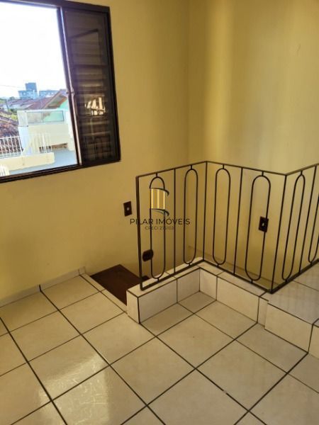 Casa em Porto Alegre, no bairro Cavalhada, com 6 dormitório(s), e 6 banheiros, à