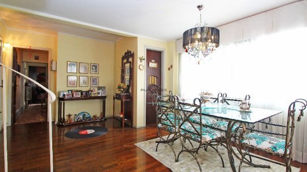 Cobertura em Porto Alegre, no bairro Petrópolis, com 3 dormitório(s), e 3 banhei