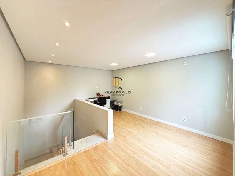 Casa contemporânea, 4 d, sendo 2 suítes, uma no térreo,206 m² , bairro tristeza