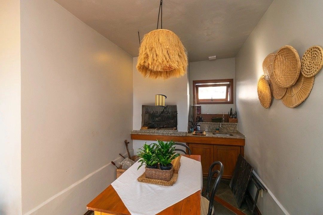 Cobertura ensolarada no coração de Petrópolis — 2 (ou 3) dormitórios + 1 vaga escriturada