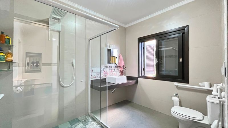 Altos do lago- Com 3 dormitórios, 3 vagas , piscina , Linda e ampla casa em cond