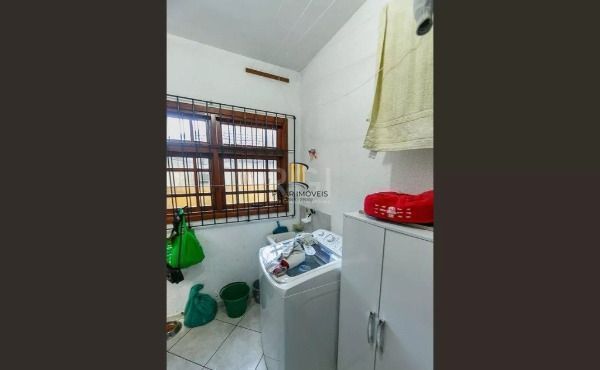 Casa em Porto Alegre, no bairro Cavalhada, com 5 dormitório(s), e 5 banheiros, à
