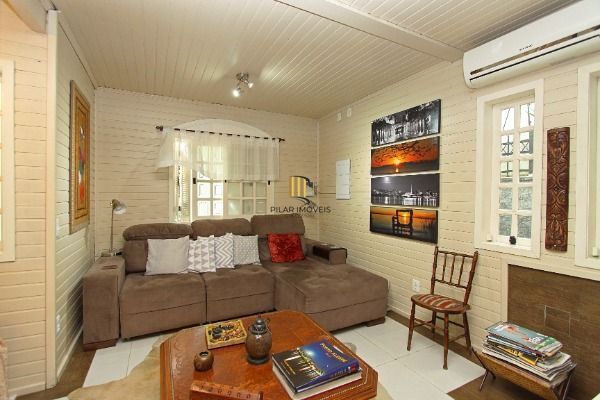 Sobrado para Venda - 208m², 3 dormitórios, sendo 1 suites, 4 vagas - Nonoai