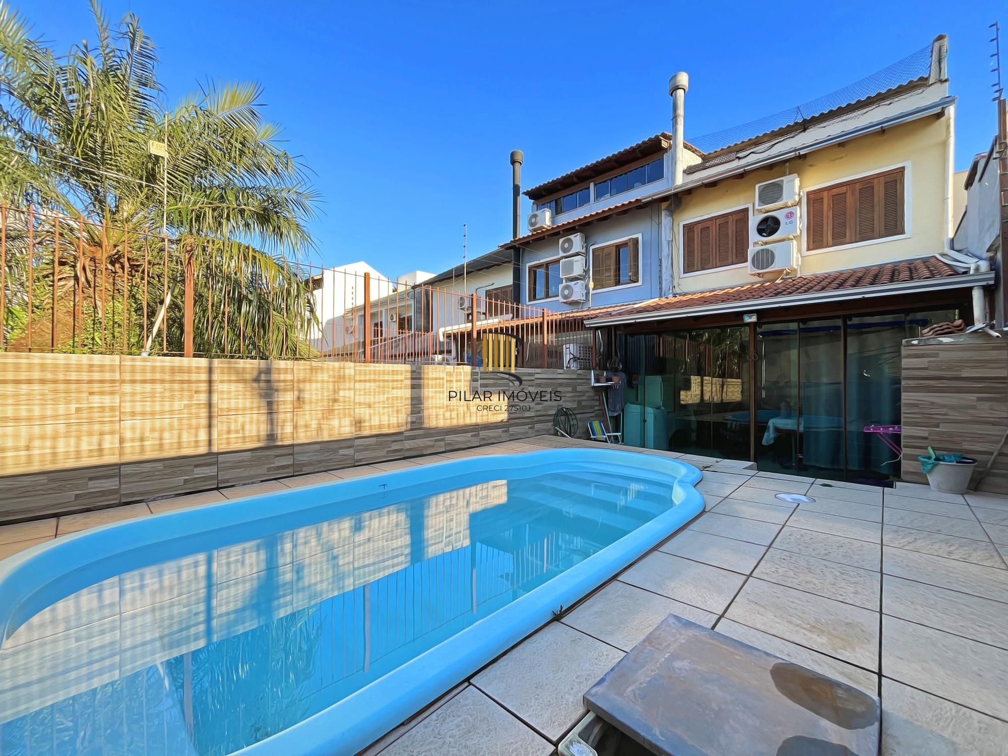 Residência com 4 dormitórios sendo 1 suites no Bairro Guarujá. - Pilar Imóveis