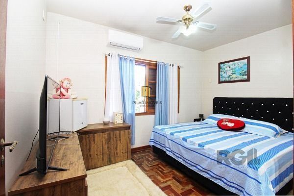 Sobrado em Porto Alegre, no bairro Vila Nova, com 3 dormitório(s), e 3 banheiros