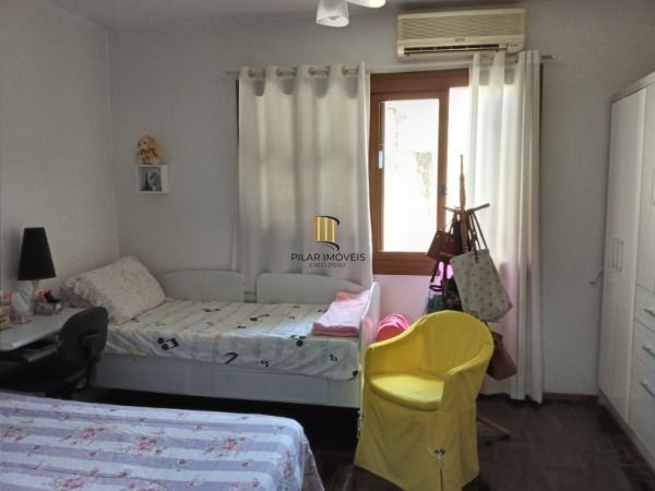 Casa para Venda - 228m², 4 dormitórios, sendo 2 suites, 3 vagas - Medianeira