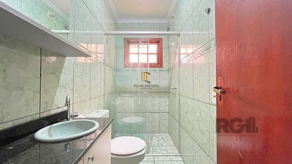 Casa em Porto Alegre, no bairro Vila Nova, com 2 dormitório(s), à venda.