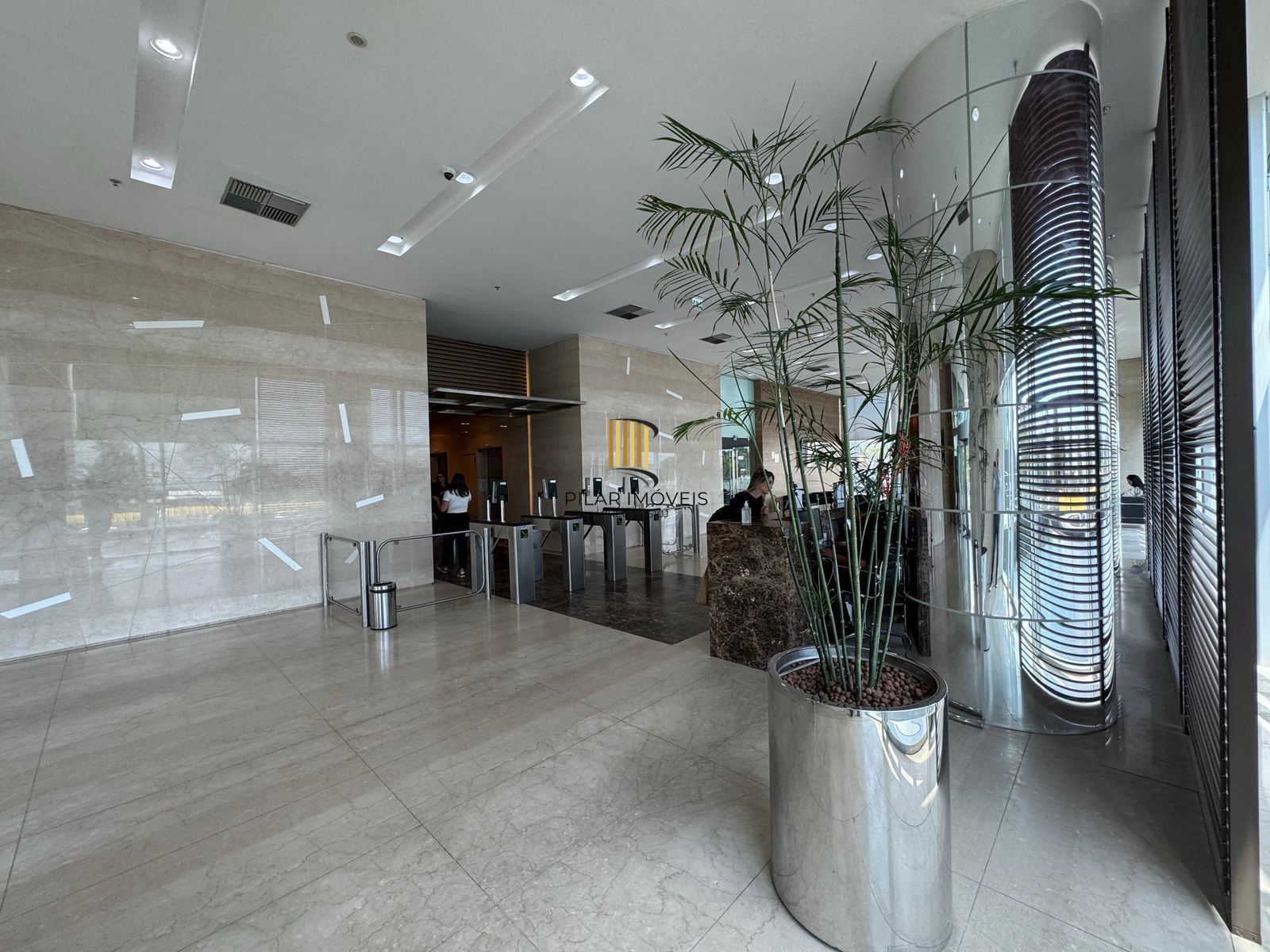 sala comercial finamente mobiliada