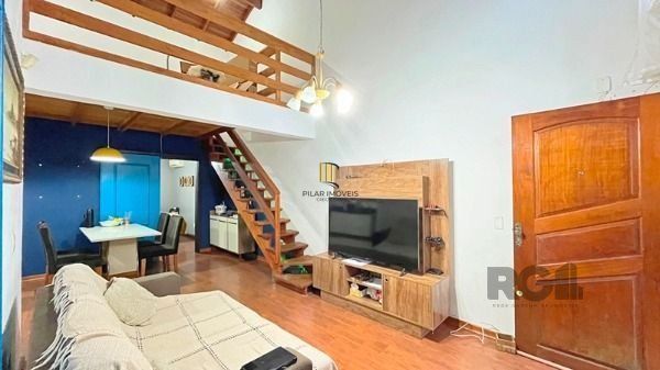 Casa em Porto Alegre, no bairro Hípica, com 2 dormitório(s), e 2 banheiros, à ve