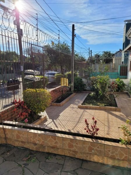 Casa em Porto Alegre, no bairro Cavalhada, com 6 dormitório(s), e 6 banheiros, à