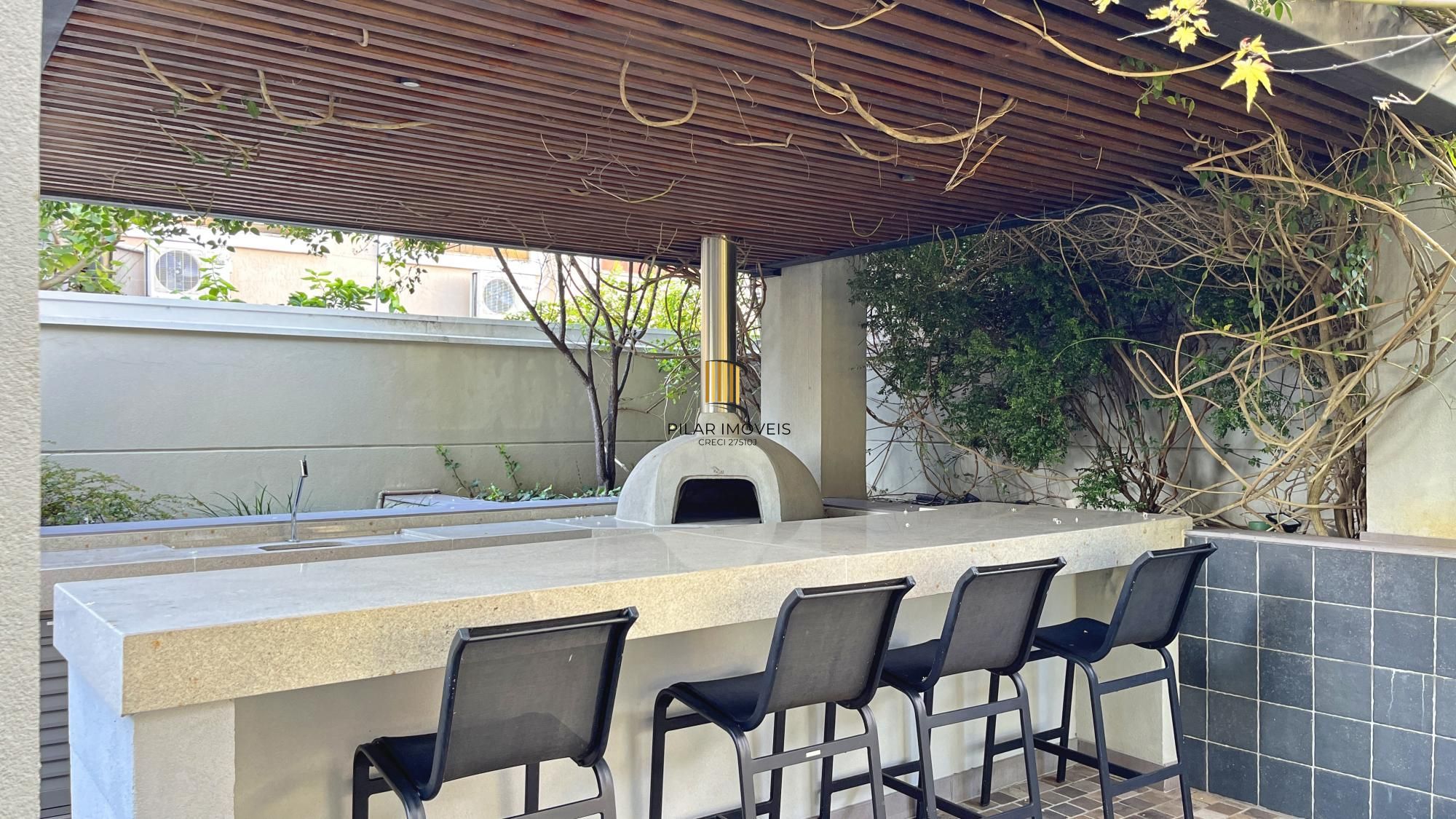 Apartamento NOVO, 100% mobiliado, com 149,84m² de área privativa, 3 suítes e 2 vagas de garagem.