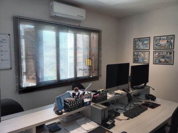 Casa para Venda - 228m², 4 dormitórios, sendo 2 suites, 3 vagas - Medianeira