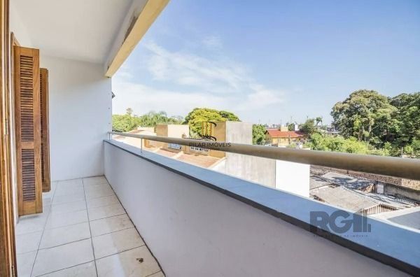 Apartamento em Porto Alegre, no bairro Medianeira, com 2 dormitório(s), e 2 banh