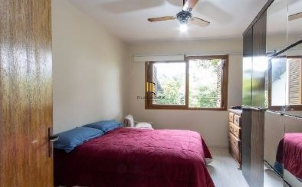 Casa em Porto Alegre, no bairro Ipanema, com 3 dormitório(s), e 3 banheiros, à v