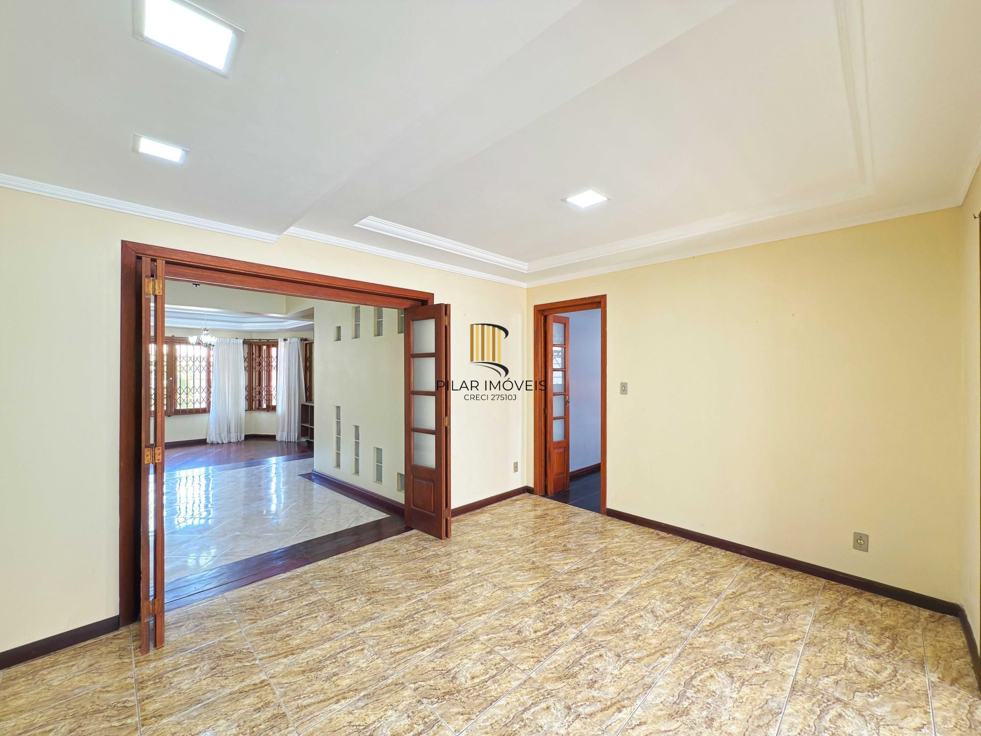 Casa 4 dormitórios no bairro Ipanema