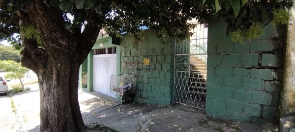 Casa em Porto Alegre, no bairro Tristeza, com 3 dormitório(s), e 3 banheiros, à 