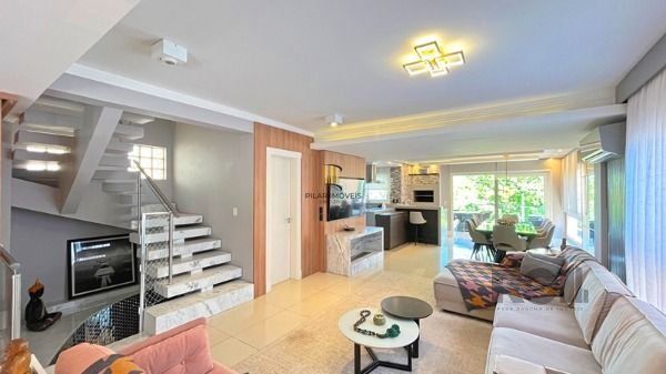 Casa em Porto Alegre, no bairro Aberta dos Morros, com 3 dormitório(s), e 3 banh