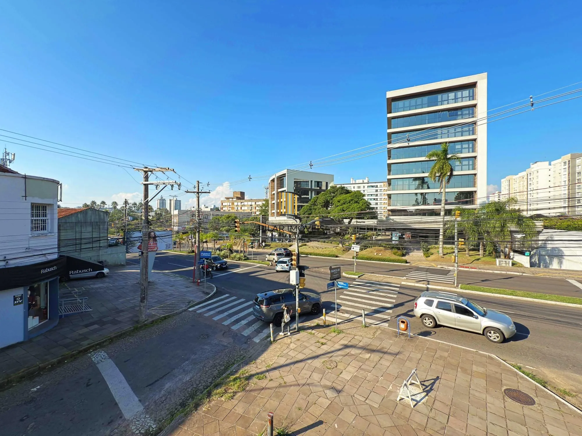Ótimo prédio comercial no coração da Tristeza.