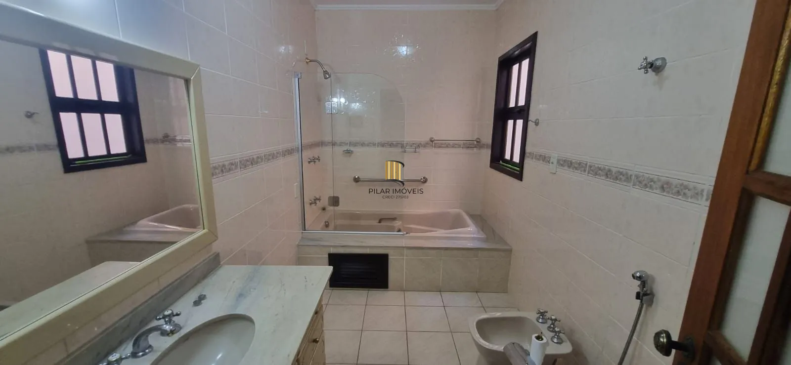 Ótima Residência com 3 dormitórios sendo 1suíte, no Bairro Ipanema.