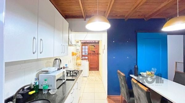 Casa em Porto Alegre, no bairro Hípica, com 2 dormitório(s), e 2 banheiros, à ve