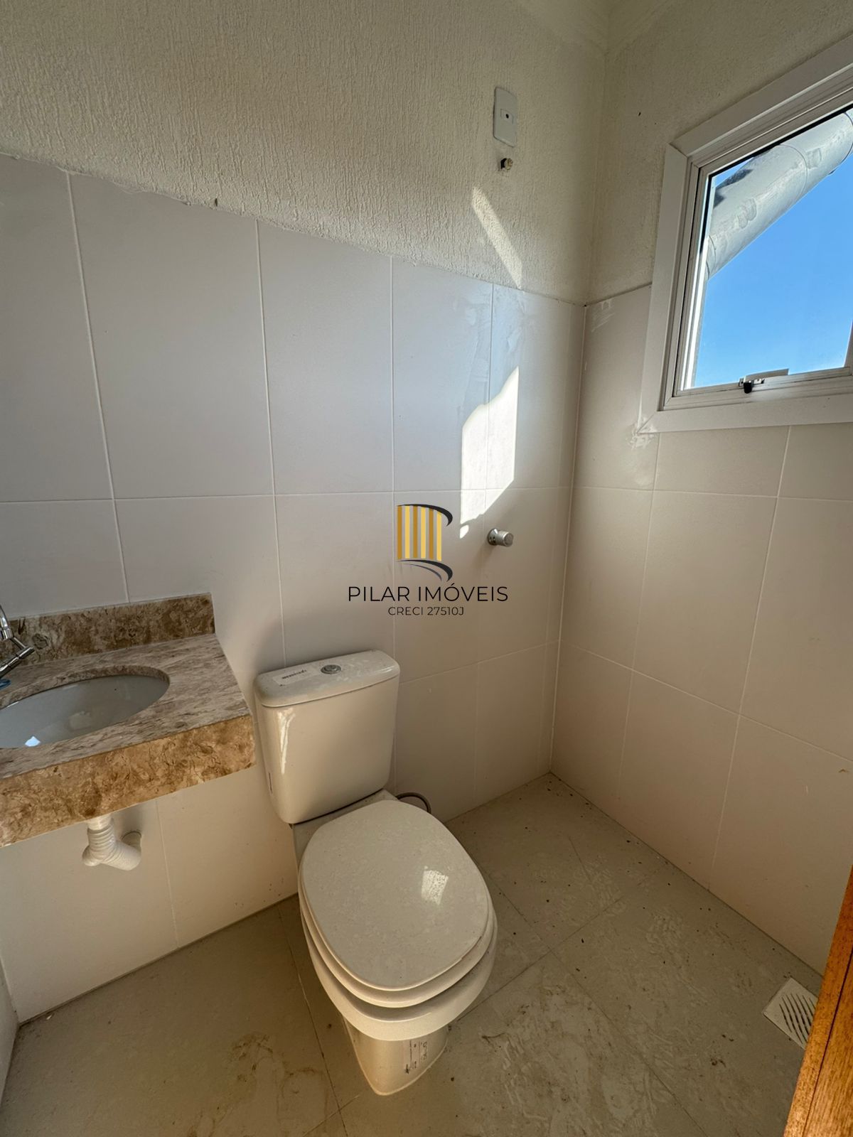 Residência com 3 suítes no Caminhos do Sol.