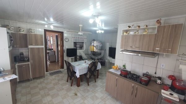 Casa para Venda - 220m², 4 dormitórios, 3 vagas - Restinga