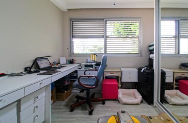 Apartamento em Porto Alegre, no bairro Santa Tereza, com 3 dormitório(s), e 3 ba