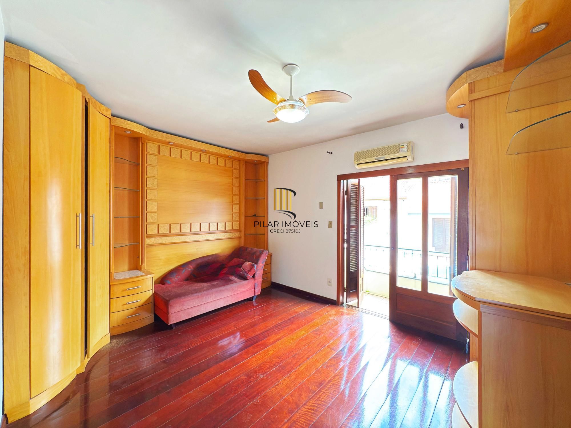 Casa 4 dormitórios no bairro Ipanema