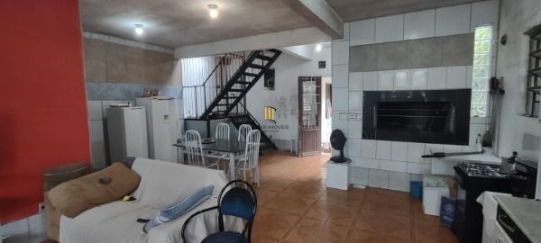 Casa em Porto Alegre, no bairro Espírito Santo, com 3 dormitório(s), e 3 banheir