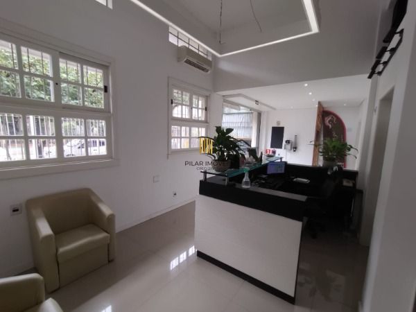 Loja em Porto Alegre, no bairro Menino Deus, e 3 banheiros, à venda.