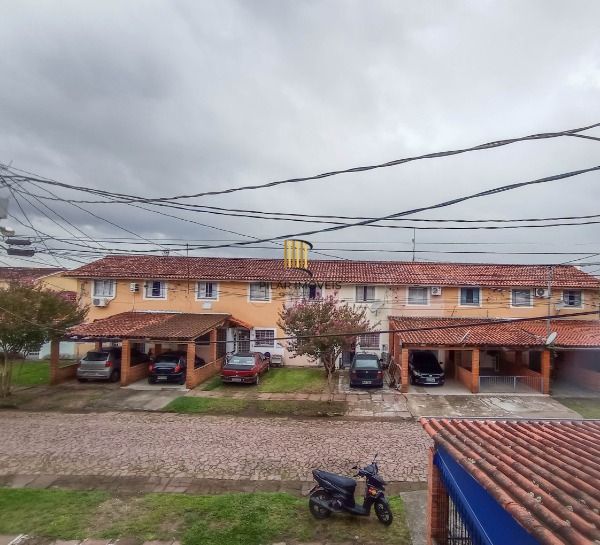 Ótima casa em condomínio, com 2 dormitórios.