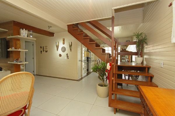 Sobrado para Venda - 208m², 3 dormitórios, sendo 1 suites, 4 vagas - Nonoai