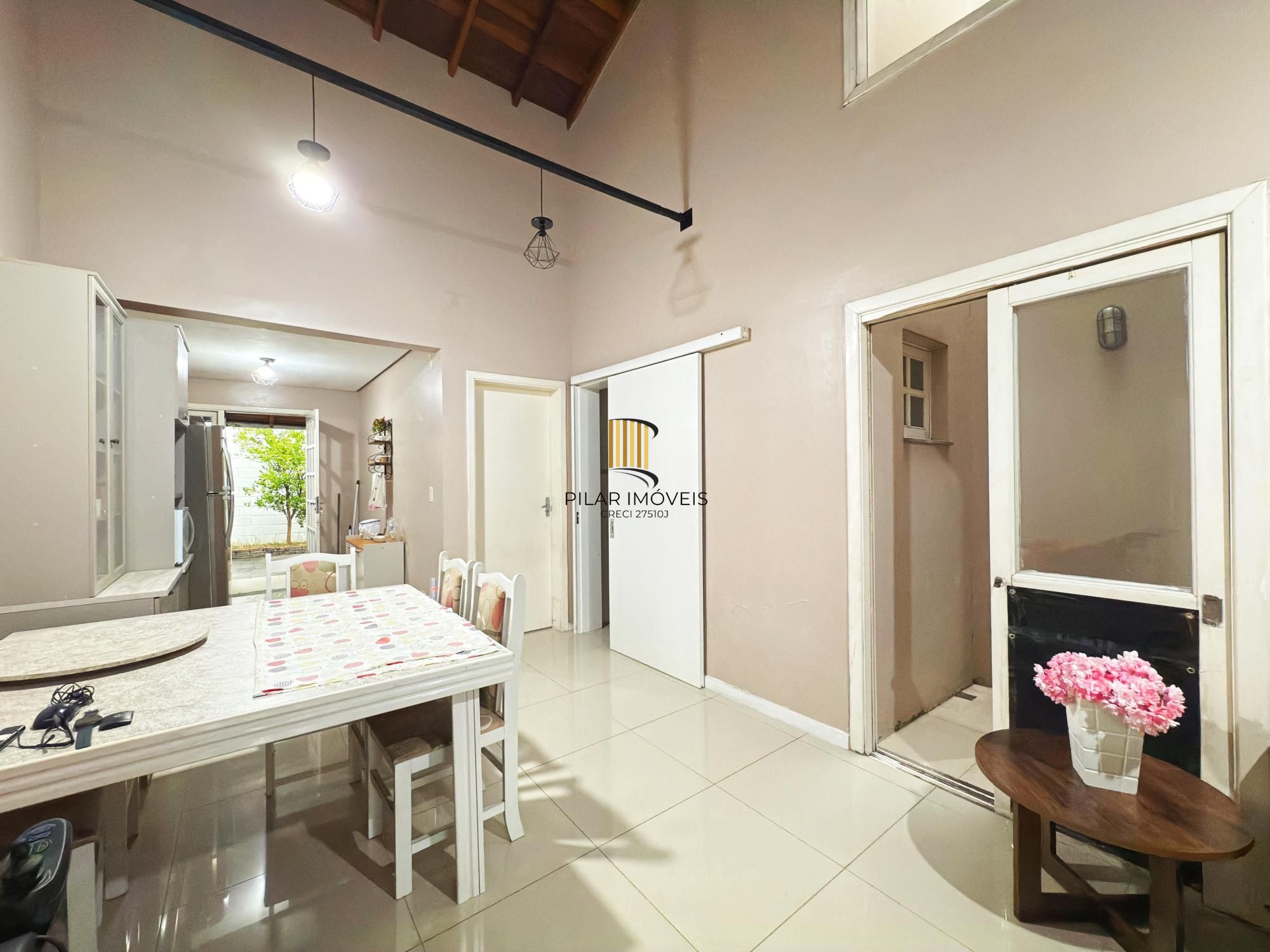 Casa 2 dormitórios no bairro Hípica