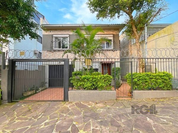 Casa para Venda - 240m², 4 dormitórios, 3 vagas - Nonoai