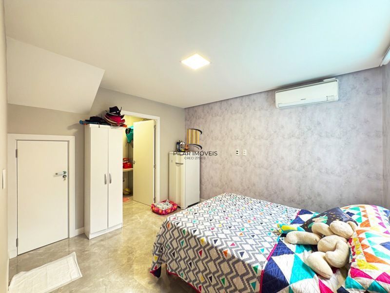 Casa contemporânea, 4 d, sendo 2 suítes, uma no térreo,206 m² , bairro tristeza