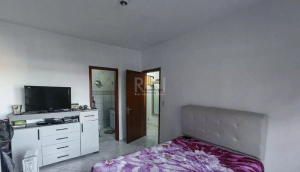 Casa em Porto Alegre, no bairro Cavalhada, com 5 dormitório(s), e 5 banheiros, à