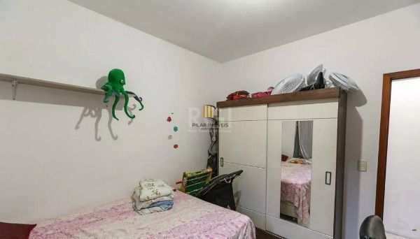 Casa em Porto Alegre, no bairro Cavalhada, com 5 dormitório(s), e 5 banheiros, à