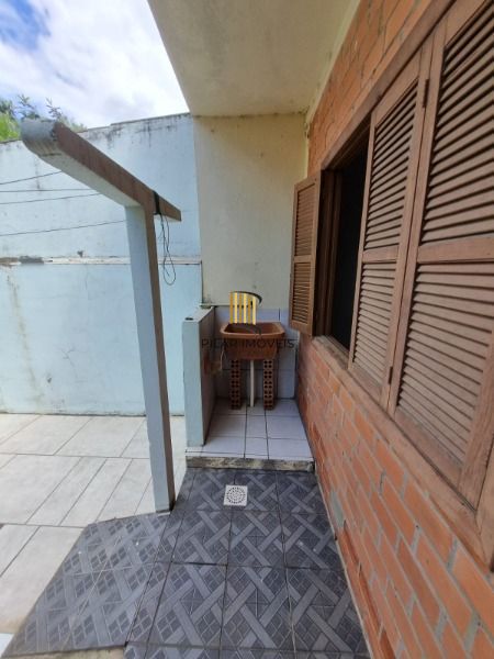 Sobrado em Porto Alegre, no bairro Ponta Grossa, com 4 dormitório(s), e 4 banhei