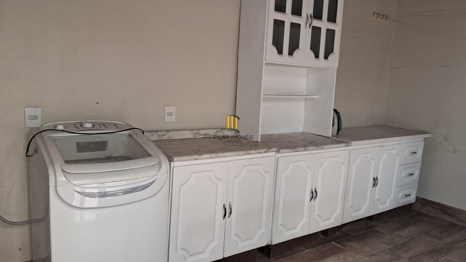 Excelente Residência com 3 dormitórios sendo 2 deles suítes de casal.