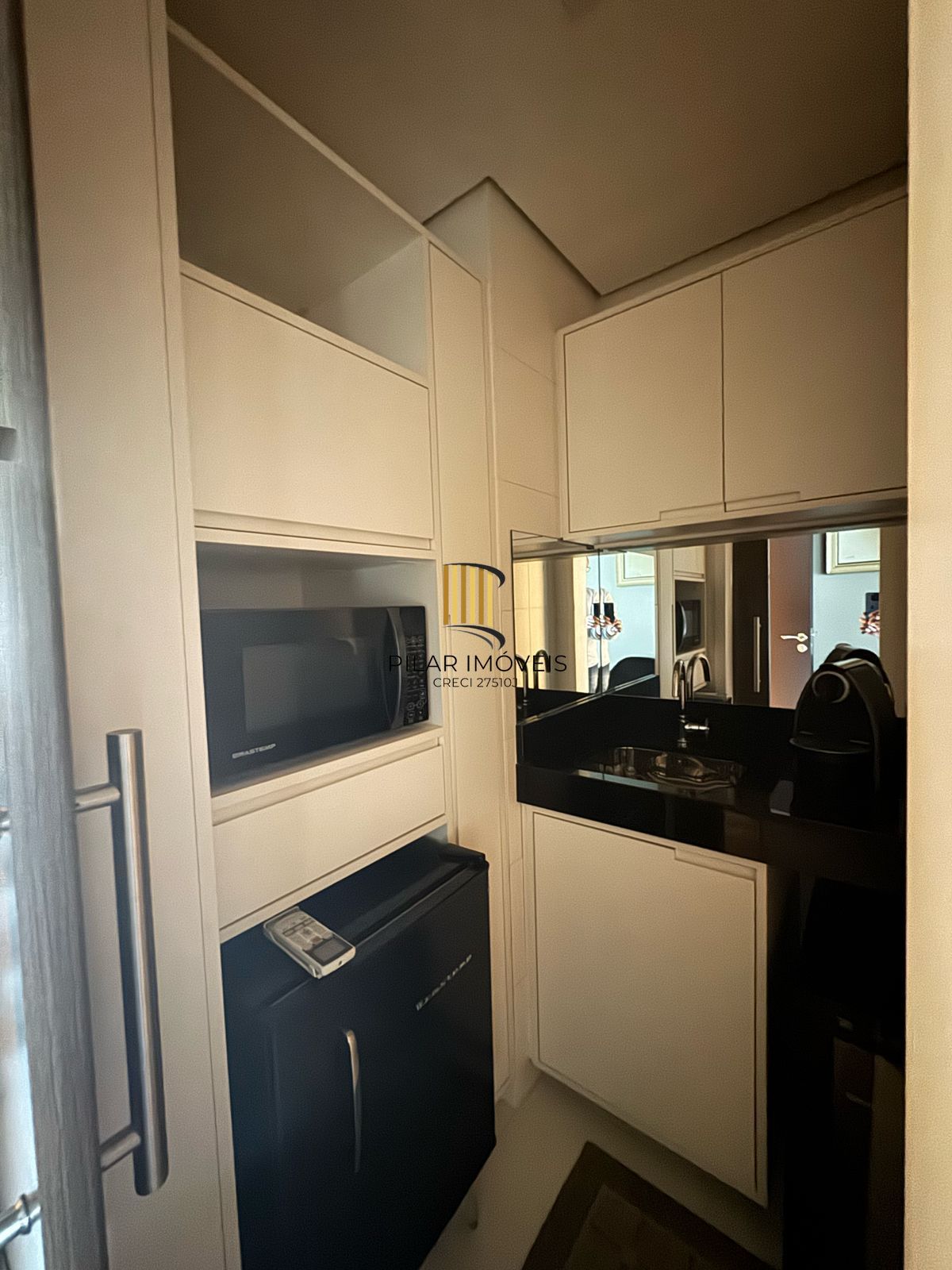 sala comercial finamente mobiliada