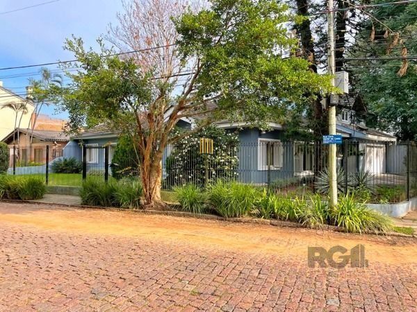 Casa em Porto Alegre, no bairro Ipanema, e 0 banheiros, à venda.