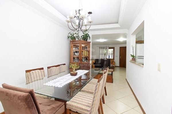 Casa em Porto Alegre, no bairro Espírito Santo, com 3 dormitório(s), à venda.