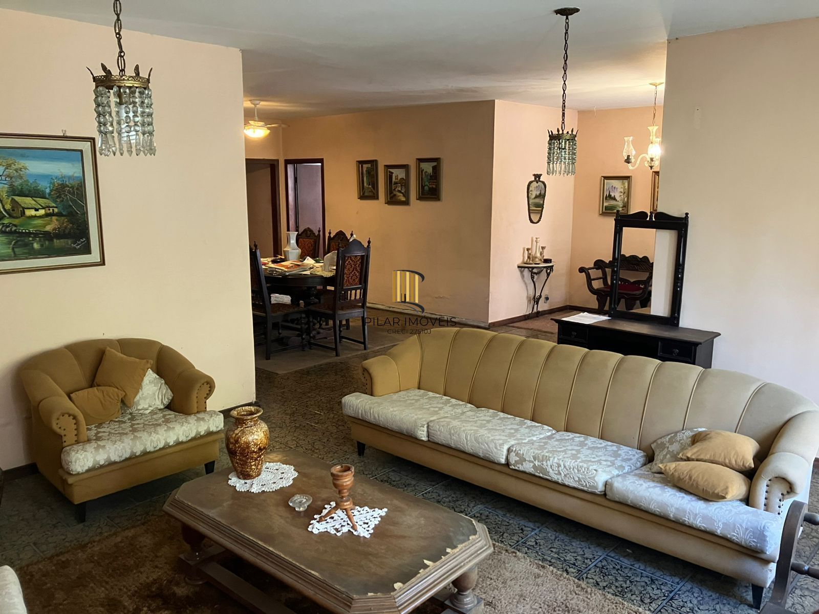 Residência com 3 dormitórios á venda no bairro Jardim Isabel.