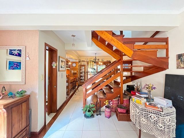 Ótima Residência com 3 dormitórios á venda no Bairro Ipanema.