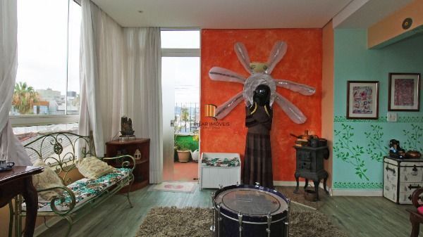 Cobertura em Porto Alegre, no bairro Petrópolis, com 3 dormitório(s), e 3 banhei