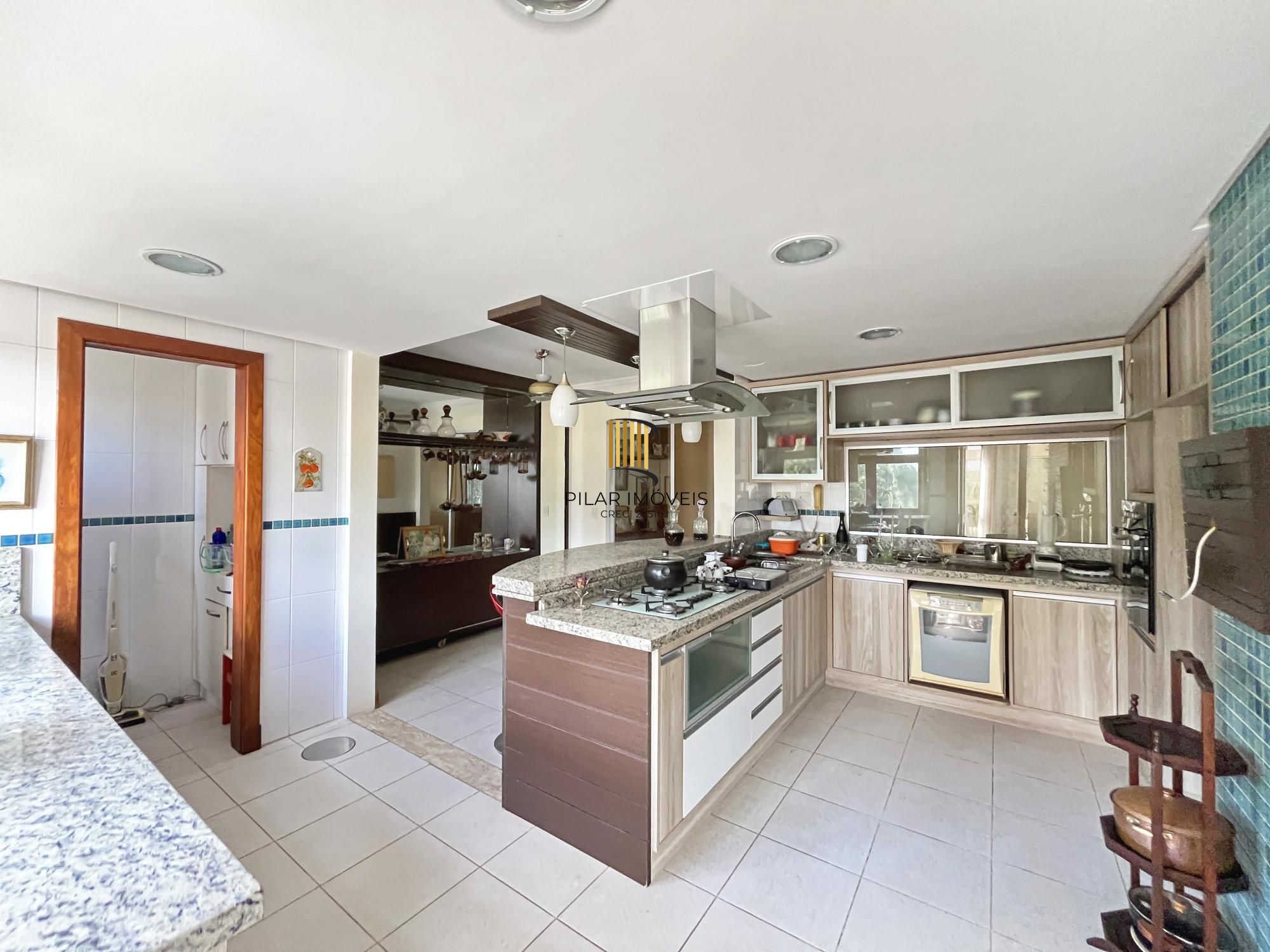 Apartamento na Tristeza  com 3 dormitórios, 1 suite, sacada , churrasqueira e 3 